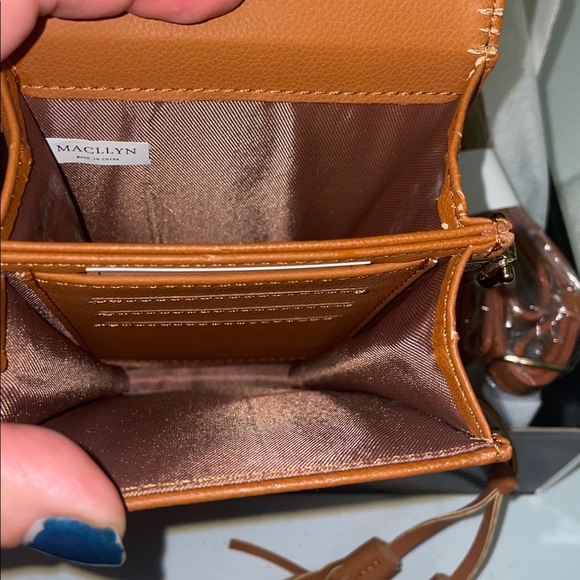Macllyn Tan Crossbody Bag - Picture 3 of 8